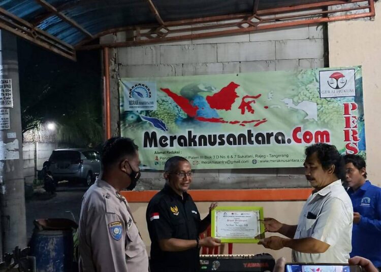 Selamat Dan Sukses, Arthur Noija SH Mendapat Anugerah Piagam Penghargaan Tokoh Pembuka Mata Hukum