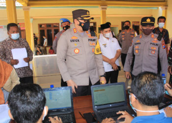 Kapolres Pasuruan Beserta Jajarannya Meninjau Langsung Pelaksanaan Gerakan Vaksinasi Kolaborasi