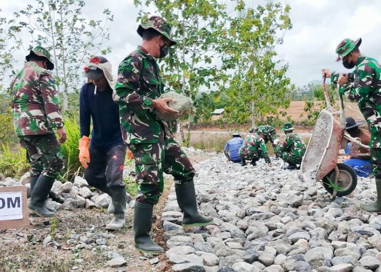 Prajurit TNI Tumbuh Kembangkan Semangat Gotong Royong