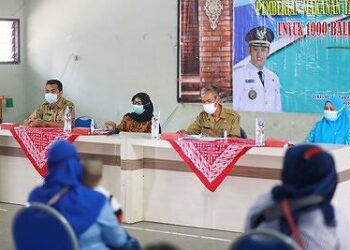 Bunda Fey Serahkan Makanan Tambahan Berbahan Ikan Untuk Balita guna Tingkatkan Konsumsi Ikan di Kota Kediri