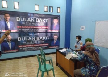 Bulan Bakti, Debby Kurniawan Anggota DPR-RI Dapil X Gelar Vaksinasi Massal Di Kantor DPC Demokrat Lamongan