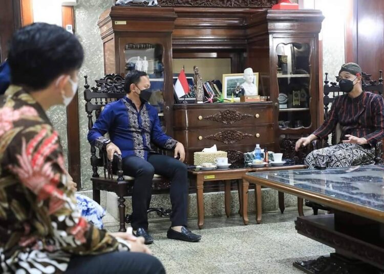 Ganjar Pranowo Ikut Tanam Mangrove Untuk Selamatkan Lingkungan Hidup