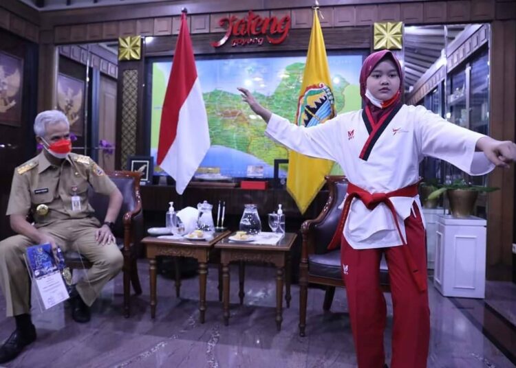 sekar bikin ganjar pranowo bergidik di ruang kerjanya