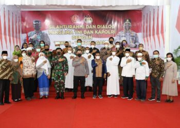 Kapolri Bersama Panglima TNI Kunjungi Labuan Bajo, Sebut Peran Tokoh Lintas Agama Bisa Bantu Percepatan Vaksinasi