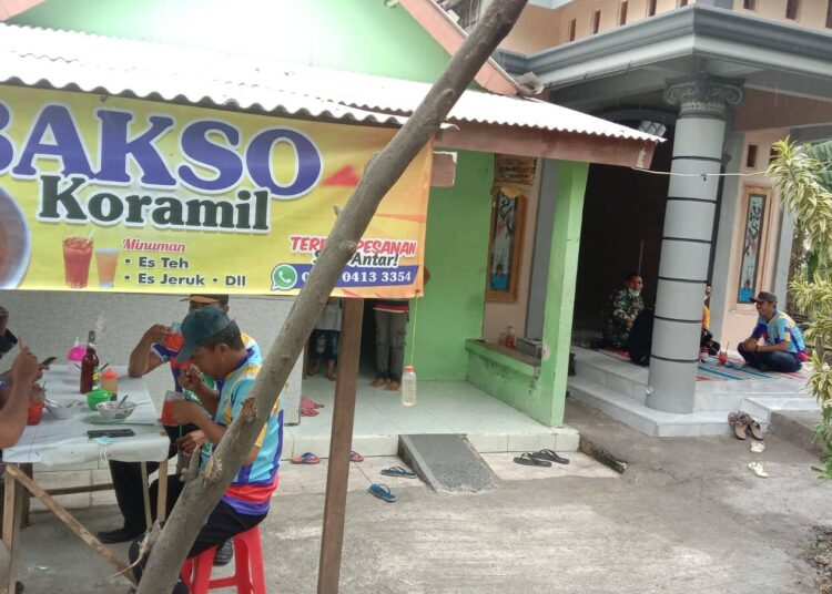 Ibu Kusniah bersyukur, mendapat bantuan dari pemerintah melalui TNI dari Kodim 0812 Lamongan dalam pembangunan Rutilahu serta BTPKLW