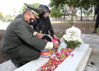 Dandim 0812 bersama Forkopimda Lamongan Ziarah di TMP Kusuma Negara gelar Peringati Hari Pahlawan 10 November