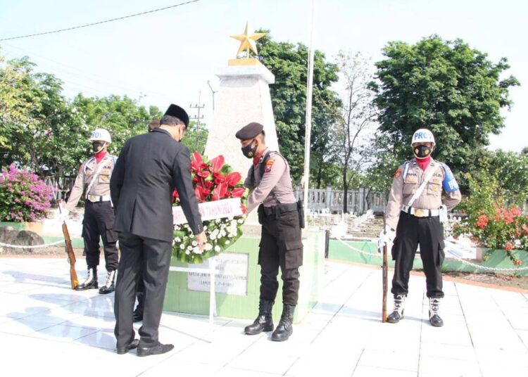 Bupati Lamongan memimpin Upacara Ziarah, Hari Pahlawan Bangkitkan Spirit Mewujudkan Kejayaan