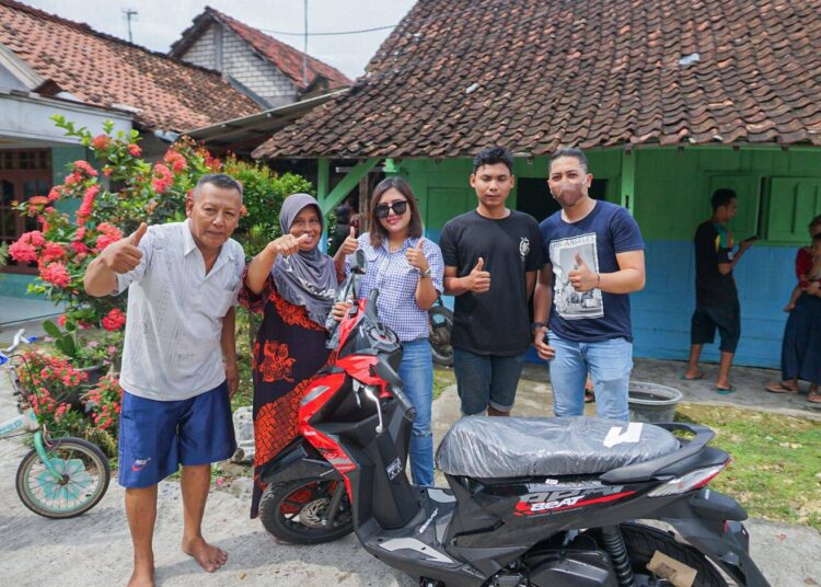 Kaget dan Terharu, Mendapat Hadiah Motor Matic Baru Dari KF Skin Kosmetik