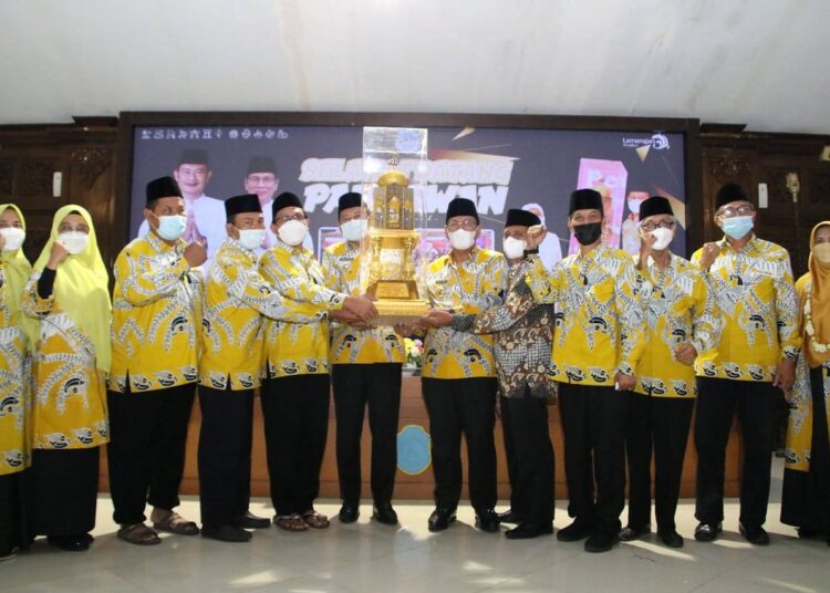 Bupati Yes Berangkatkan Umroh Peraih Emas ajang MTQ Ke-29 tingkat Jawa Timur