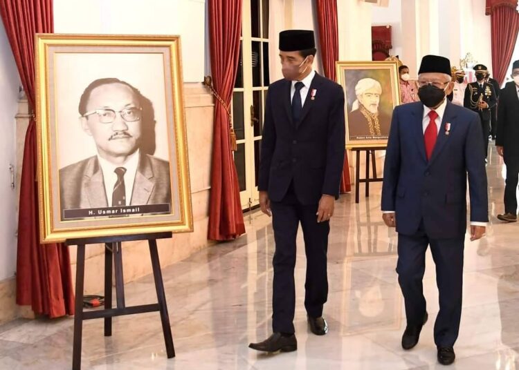 Presiden Jokowi Anugerahkan Gelar Pahlawan Nasional kepada Empat Tokoh dan Tanda Kehormatan kepada Para Nakes yang Gugur