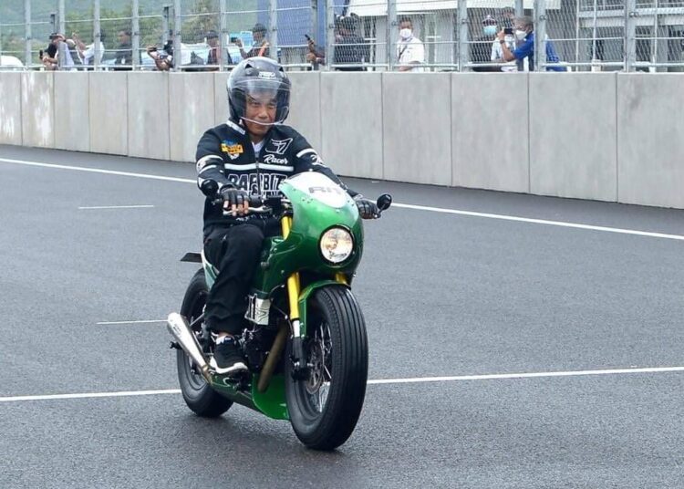 Presiden Jokowi Jajal Sirkuit Mandalika Naik Motor Miliknya