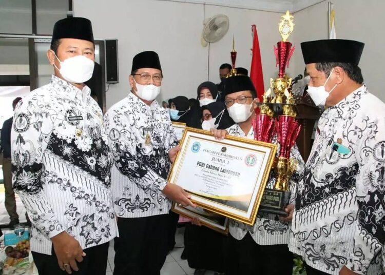 Bupati Lamongan, Yurohnur Effendi Hadiri Tasyakuran HUT-76 PGRI dan Hari Guru Nasional