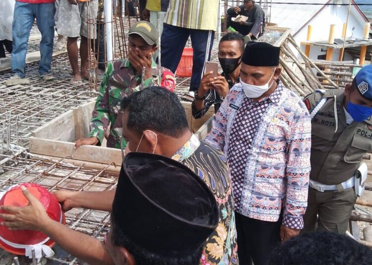 Satgas Yonarhanud 11/WBY Bersama Masyarakat Gotong Royong Membangun Mesjid