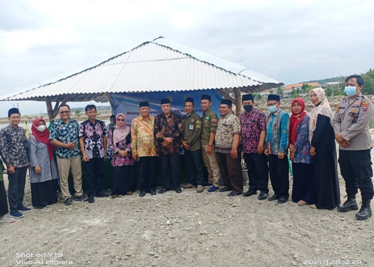 Peduli Pesisir, Dialog Kemaritiman BKNU Lamongan Sekaligus Tanam Kelapa Dalam Rangka Hari Tanam Pohon Nasional 2021