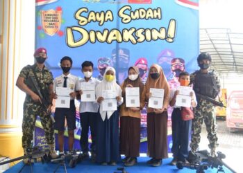 Yonif 8 Marinir melaksanakan serbuan Vaksin bersama Polres Langkat dan Pemkab Langkat