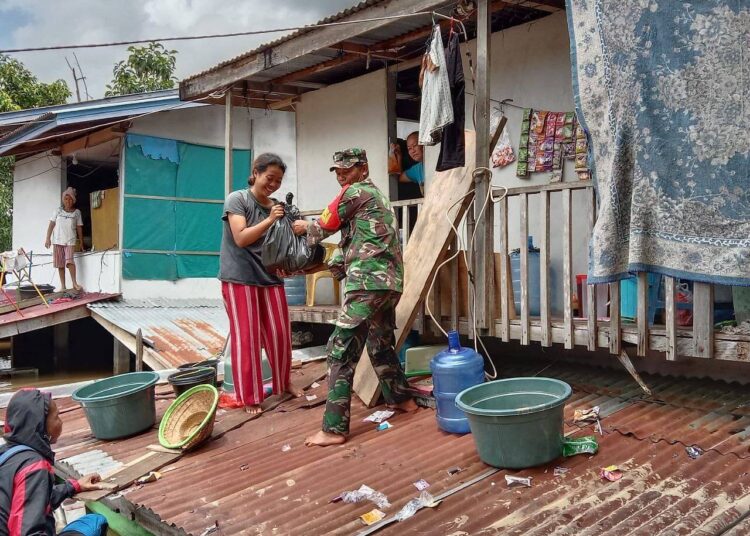 Kodim Sintang Salurkan Bantuan Gubernur Kalbar Ke Enam Wilayah Paling Terdampak Banjir