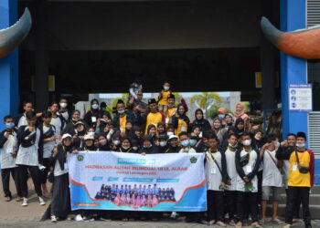 Gelar Rihlah Ilmiah, MA Bilingual Ulul Albab Nganjuk Kunjungi Unisla, WBL dan Ziarah Wali Lamongan