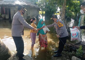 Kapolres Batubara Salurkan Bantuan untuk Korban Banjir