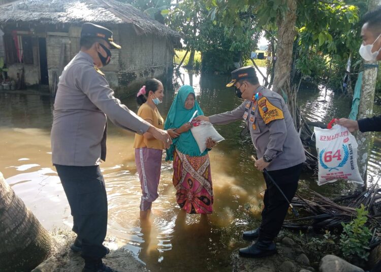 Kapolres Batubara Salurkan Bantuan untuk Korban Banjir