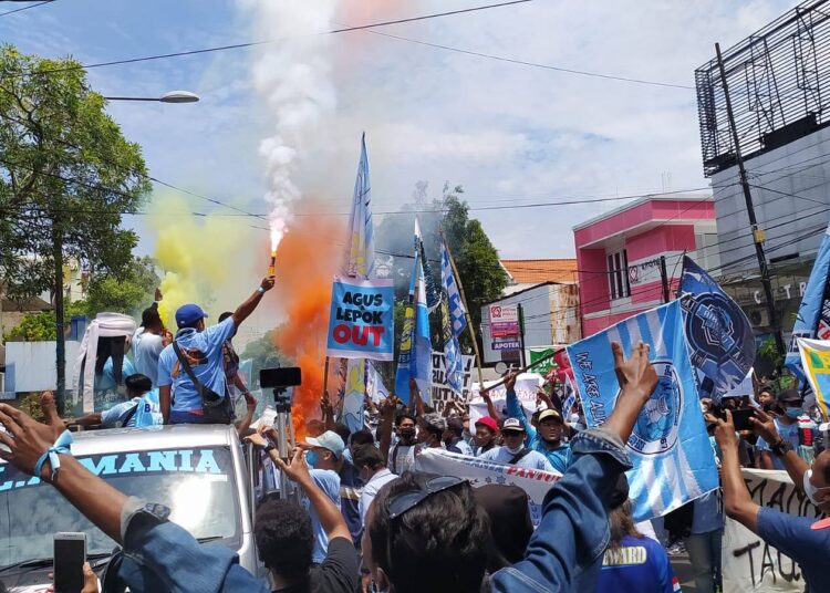 Ratusan Support L.A Mania Turun Kejalan, Tuntut Manajemen Persela Lebih Profesional