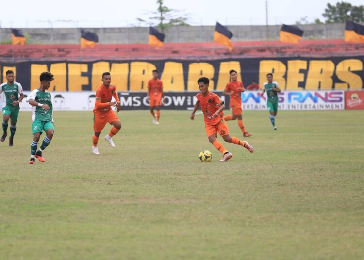 Jersey Tertukar, Pengawas Pertandingan Minta Lanjutkan, PSSI Jatim Sanksi Persibo Kalah 0-3