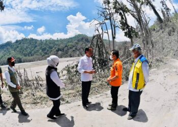 Tinjau Lokasi Erupsi Gunung Semeru, Presiden Pastikan Penanganan Bencana Berjalan Baik