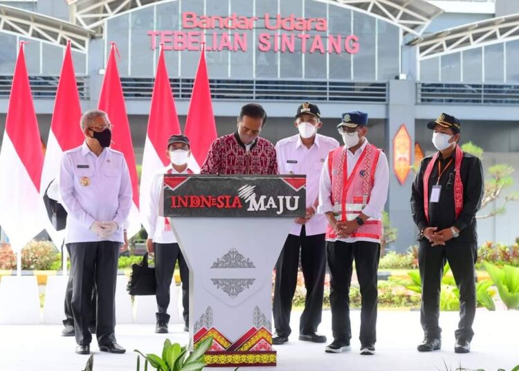 Presiden Jokowi Resmikan Bandara Tebelian di Sintang