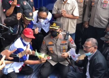Hari Anti Korupsi Sedunia 2021, Kapolresta Banyuwangi Potong Tumpeng Bersama Aliansi Masyarakat Banyuwangi