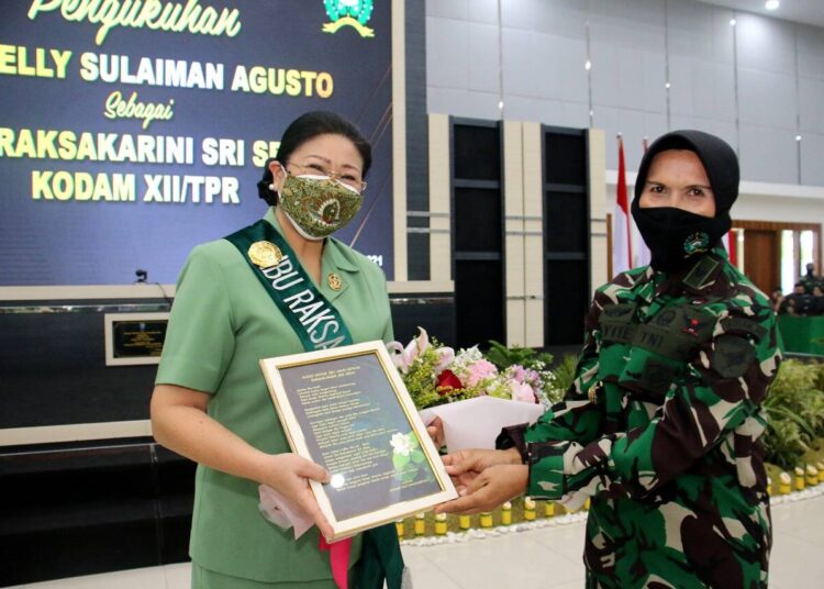 Pangdam XII/Tpr Kukuhkan Ny. Helly Sulaiman Agusto Sebagai Ibu Raksakarini Sri Sena