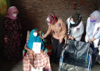 Kartini KSJ Berikan Bantuan Kursi Roda Kepada Ibu Dewi Hartati