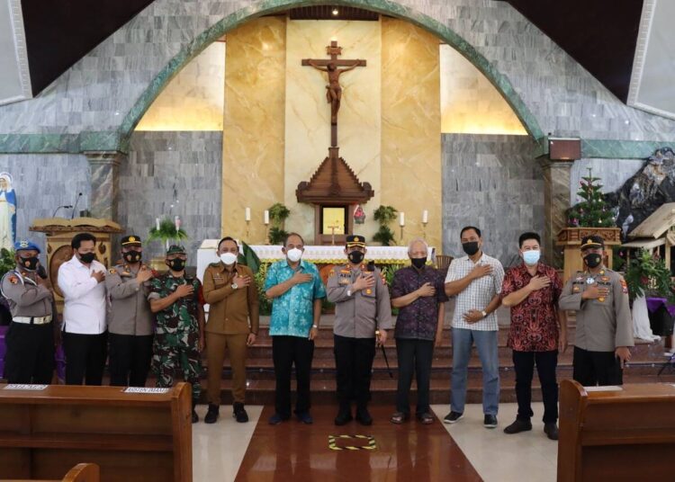 Kapolres Gresik Tinjau Kesiapan Gereja Jelang Natal