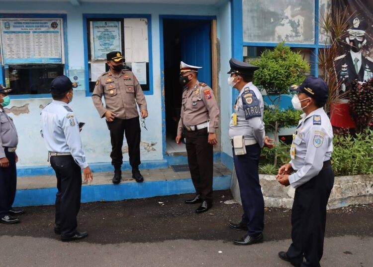 Jelang Natal dan Tahun Baru Kapolres Bondowoso Datangi Terminal Untuk Berikan Himbauan