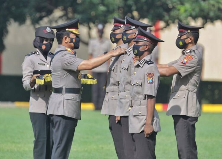 Kapolda Jatim Lantik 750 Bintara Remaja di SPN Polda Jatim, serta Berikan Bekal Wawasan dan Motivasi