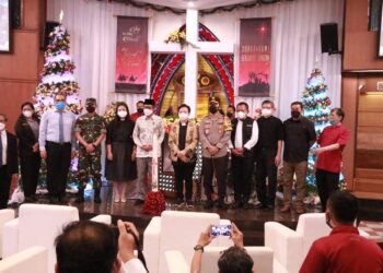 Forkopimda Jatim dampingi Menkopolhukam Cek Prokes dan Pengamanan Gereja di Surabaya