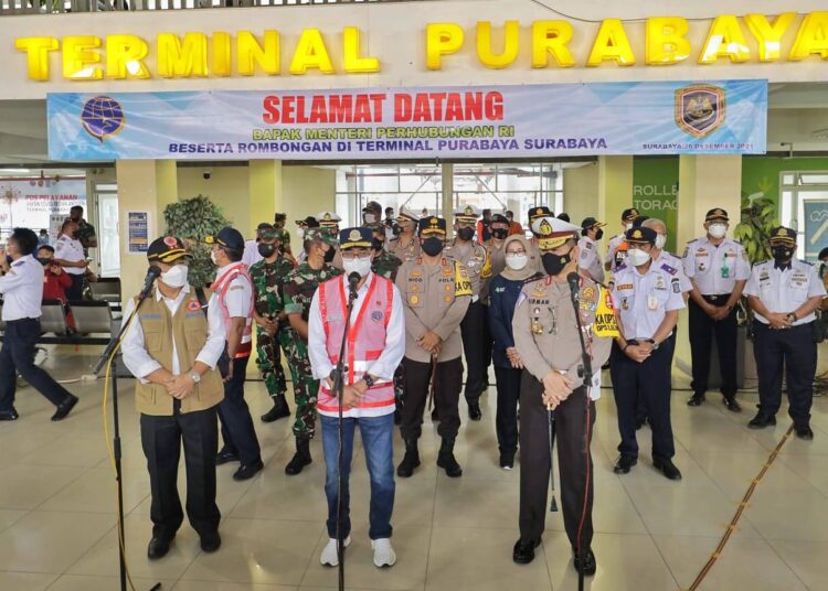 Forkopimda Jatim dampingi Menhub dan Kakorlantas Polri Lakukan Pengecekan Bandara, Tempat Karantina dan Terminal