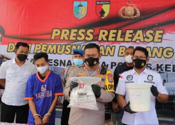 Satresnarkoba Polres Kediri berhasil menangkap seorang produsen pil narkoba di gurah