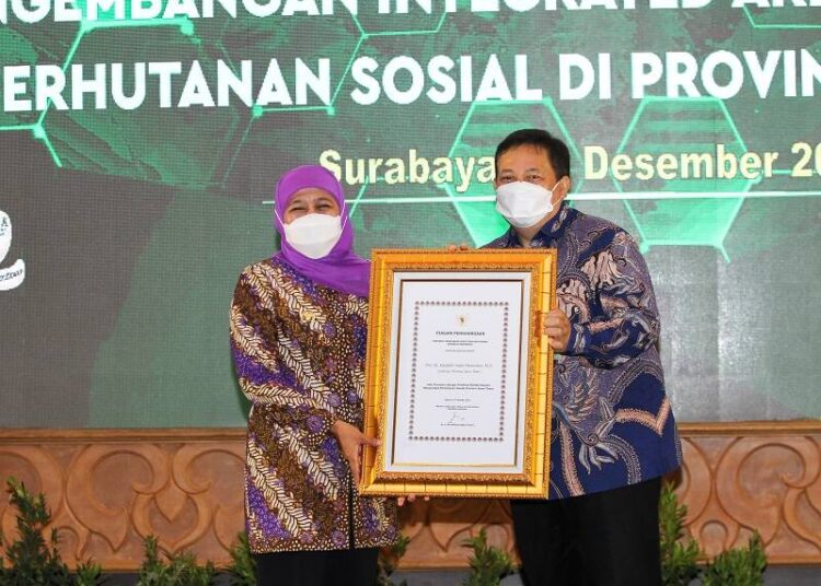 Gubernur Jatim Raih Penghargaan dari Menteri Lingkungan Hidup dan Kehutanan RI