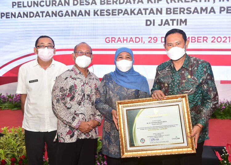 Komitmen Pak Yes Dorong Percepatan Pembangunan Desa Peroleh Penghargaan Pertama