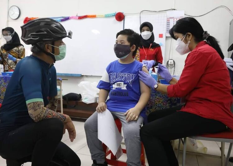 Vaksin Ditemani Gubernur Jateng, Dylan Tak Rasakan Jarum Suntik