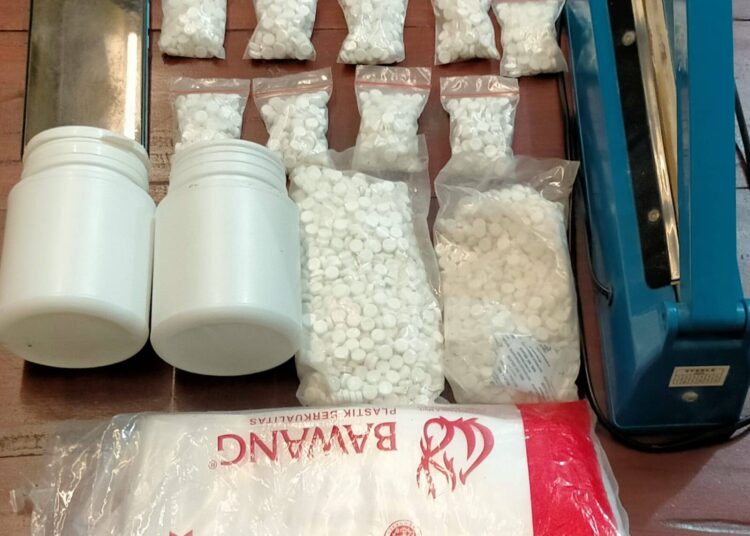 Sat Resnarkoba Polres Kediri Kota Tangkap Pengedar Pil Dobel L