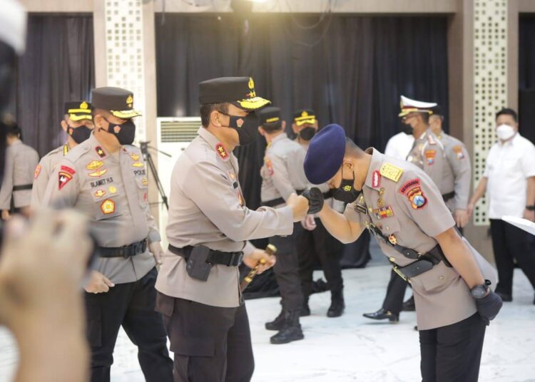Kapolda Jatim Pimpin Upacara Serah Terima Empat PJU dan Lima Kapolres Jajaran Polda Jatim