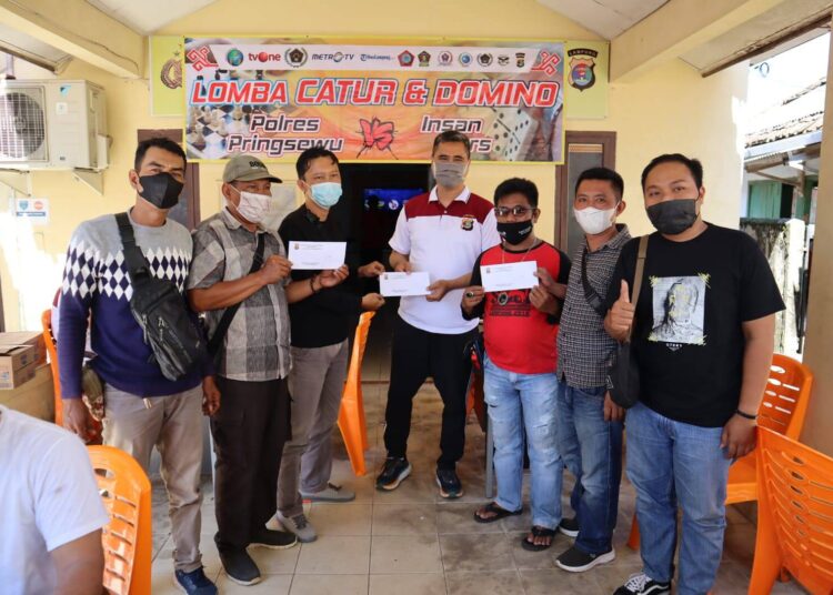 Pererat tali silaturahmi dan kolaborasi dengan insan pers, Kapolres Pringsewu selenggarakan lomba catur dan domino