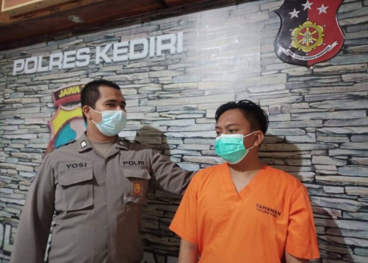 Unit Reskrim Polsek Pare Kediri berhasil menangkap Penggelapan Uang Perusahaan