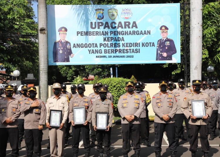 Kapolres Kediri Kota Apresiasi Personel Polri yang Berprestasi