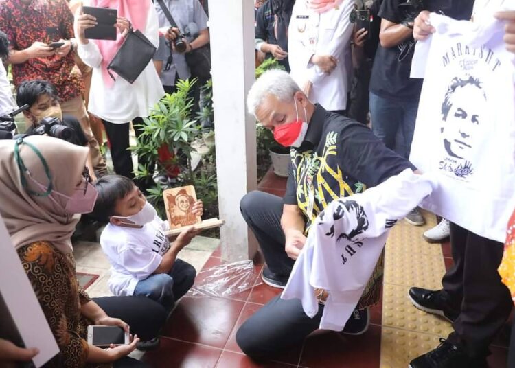 Kaos dan Lukisan untuk Ganjar dari UMKM Disabilitas