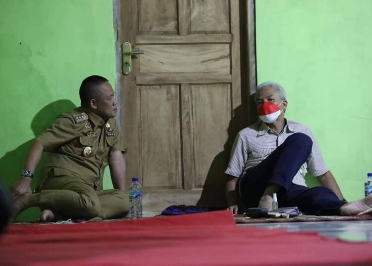 Ganjar Bermalam di Rumah Warga; Dua Tahun Saya Tak Bisa Begini Karena Pandemi