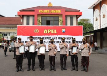 Kapolres Jember Berikan Reward dan Punishment Kepada Anggota Polres dan Polsek Jajaran