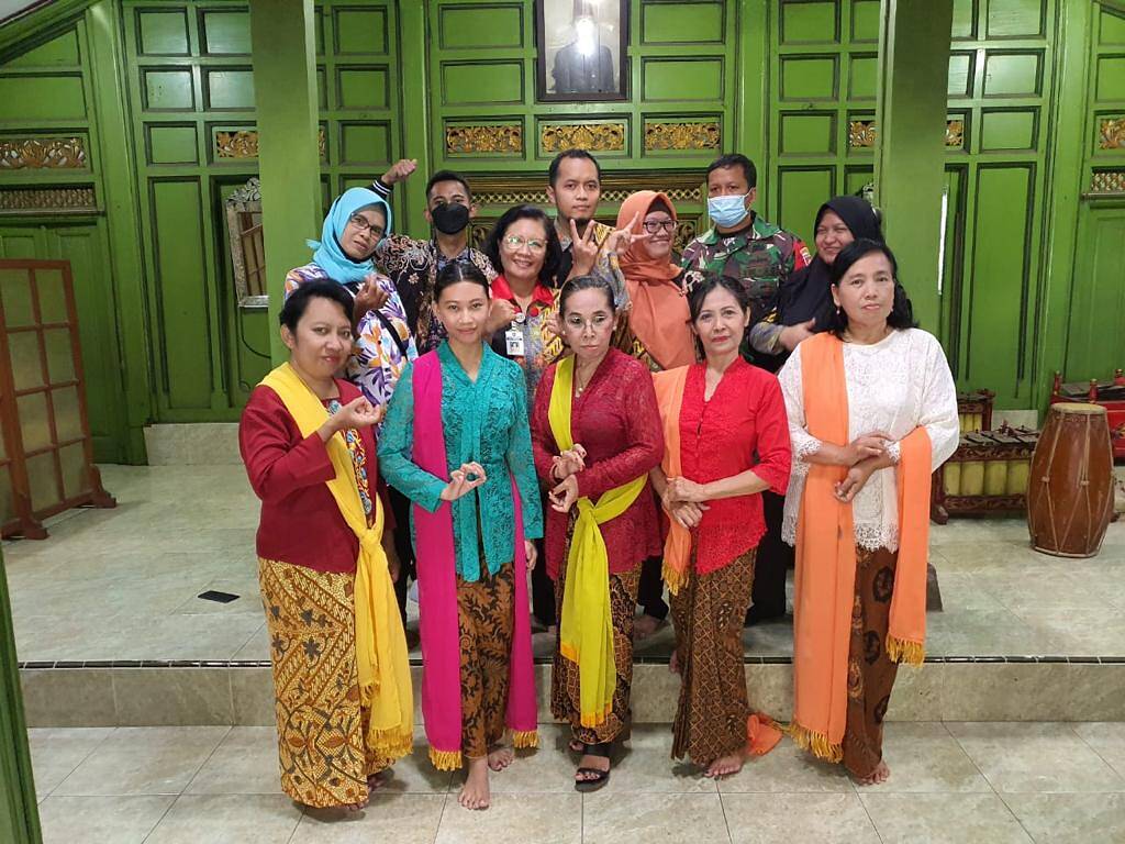 Babinsa, Lurah dan Pokmas Kemlayan Ikut Promosikan UMKM Lewat TV indosiar