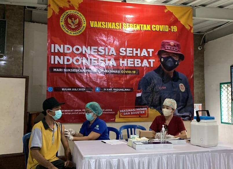 Upaya Pemulihan Ekonomi Dan Pariwisata, BIN Bali Giat Vaksinasi Di Masjid Al Fattah Taman Griya