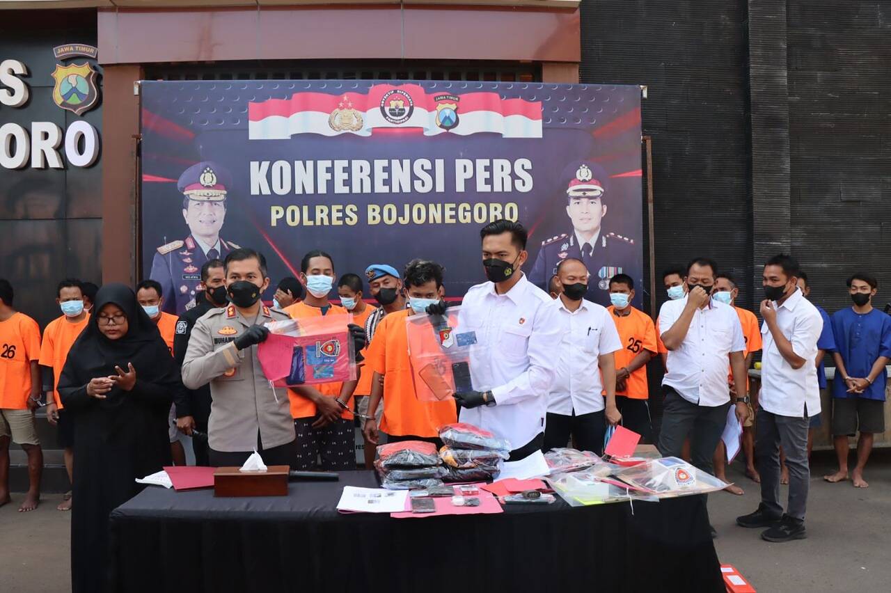 Satreskrim Polres Bojonegoro Tangkap Dua Pelaku Judi Online